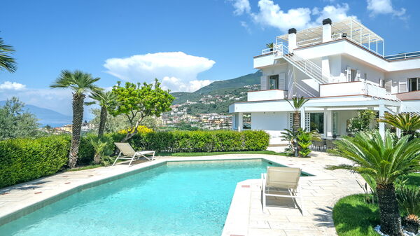 Villa Antonietta: Buitenkanten, Buitenshuis, Tuin, zwembad