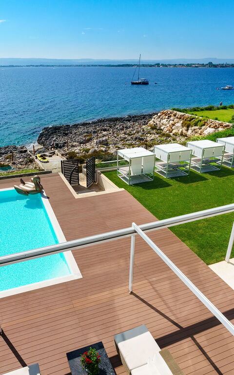 Villa Angelina: Buitenshuis, Keer bekeken, Tuin, zwembad