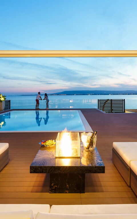 Villa Angelina: Balkon / terras / patio, zwembad