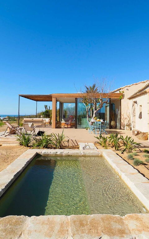 Circe: Buitenkanten, Zomer, zwembad