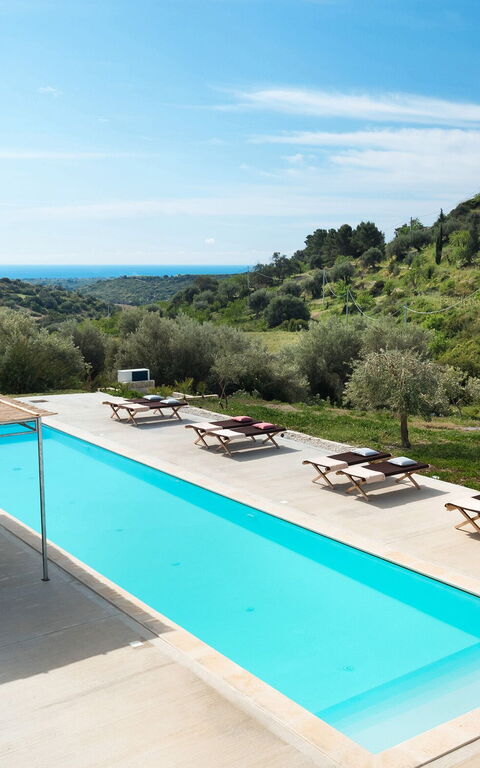 Villa Contra: Buitenshuis, zwembad