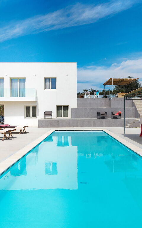 Villa Contra: Buitenshuis, zwembad