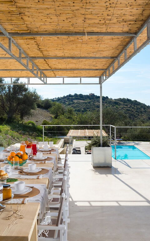 Villa Contra: Balkon / terras / patio, Buitenshuis