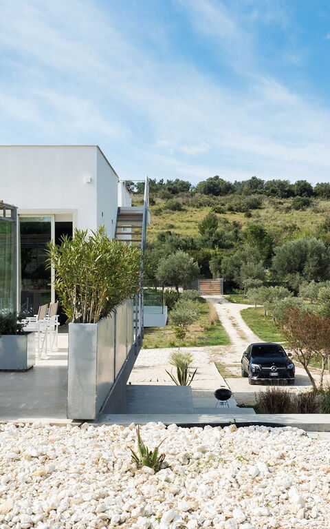 Villa Contra: Buitenshuis, Tuin