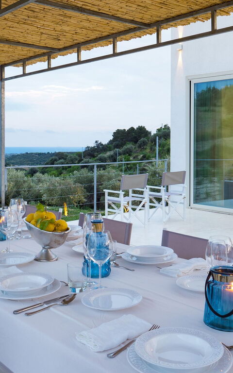 Villa Contra: Balkon / terras / patio, Buitenshuis