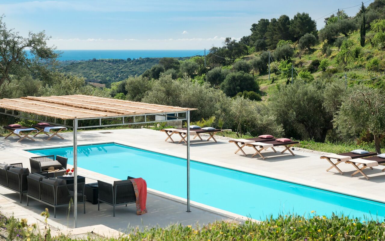 Villa Contra: Buitenshuis, zwembad