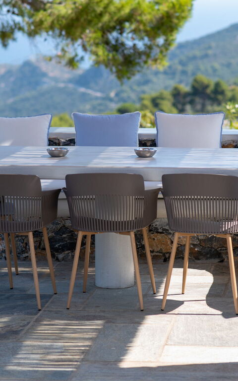 Villa Lyra: Buitenshuis