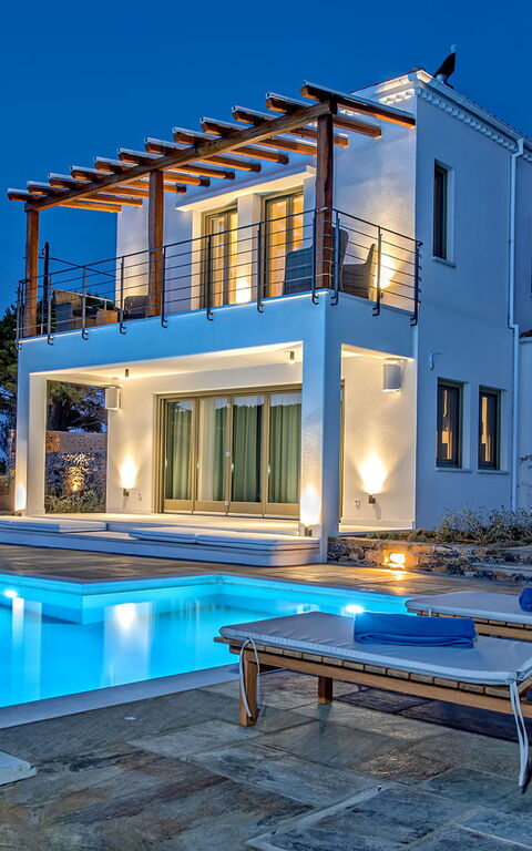 Villa Lyra: Buitenshuis, zwembad