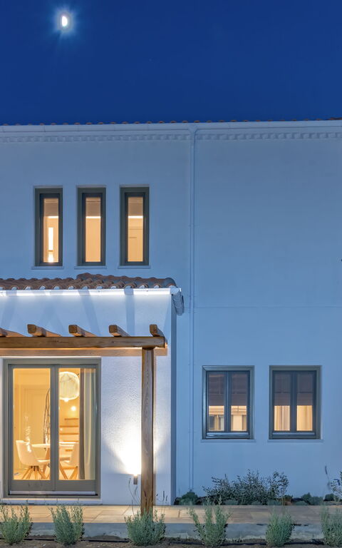 Villa Lyra: Buitenkanten, Buitenshuis