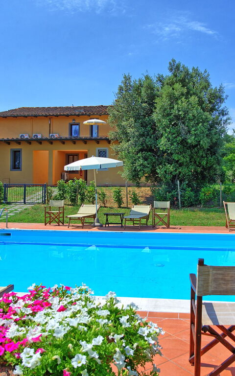 Nicola: Buitenshuis, Zomer, zwembad