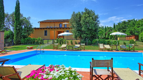 Nicola: Buitenshuis, Zomer, zwembad