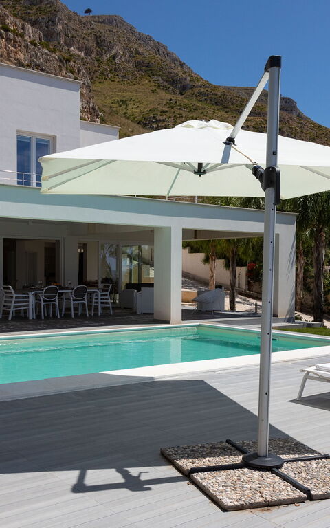 Villa Annalisa: Buitenshuis, Tuin, Zomer, zwembad