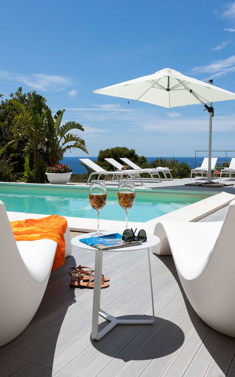 Villa Annalisa: Buitenshuis, Zomer, zwembad