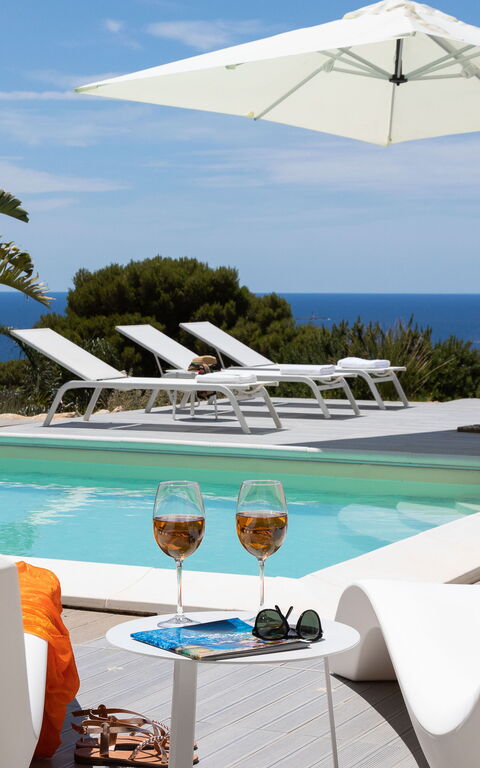 Villa Annalisa: Buitenshuis, Zomer, zwembad