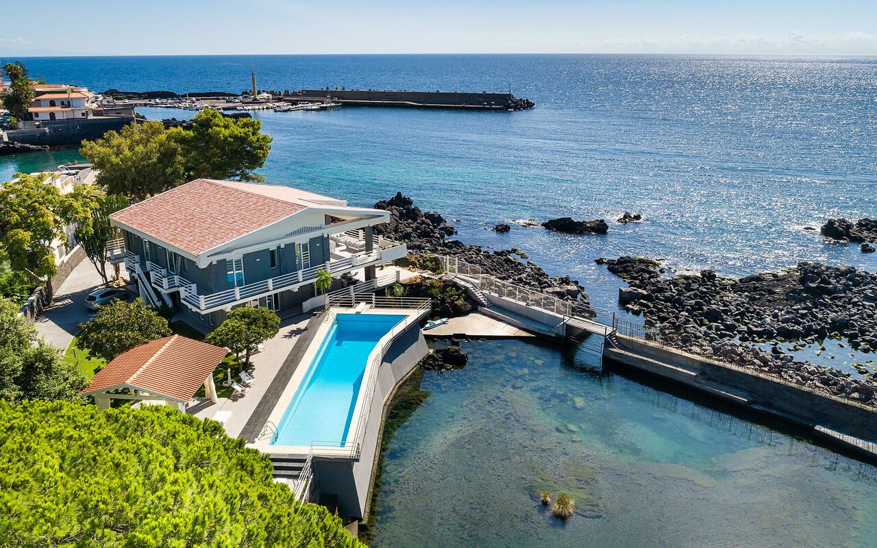 Villa Isabella: Buitenshuis, Keer bekeken, Zomer, zwembad