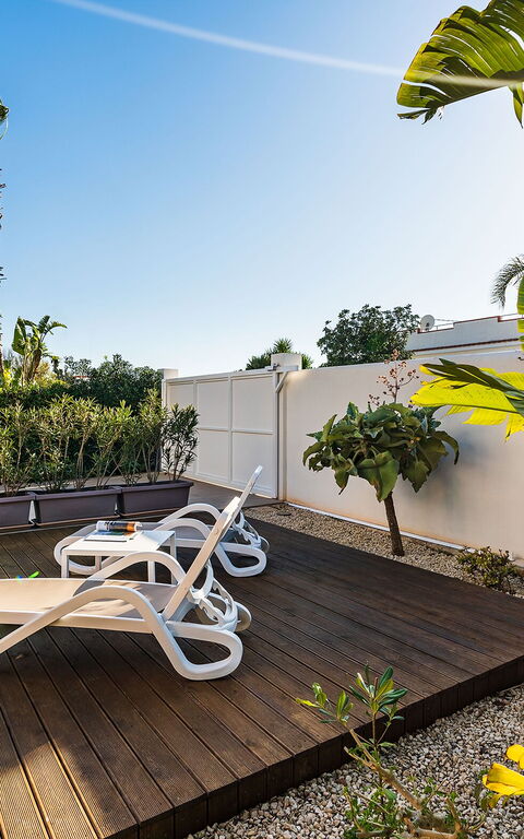 Anny: Buitenkanten, Tuin