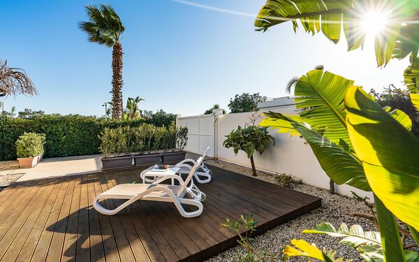 Anny: Buitenkanten, Tuin