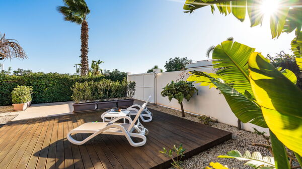 Anny: Buitenkanten, Tuin