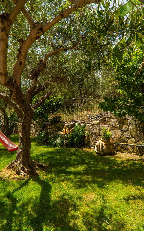 Villa Eftychia: Buitenshuis, Tuin