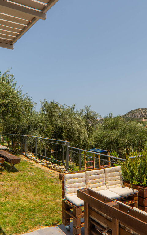 Villa Eftychia: Buitenshuis, Tuin