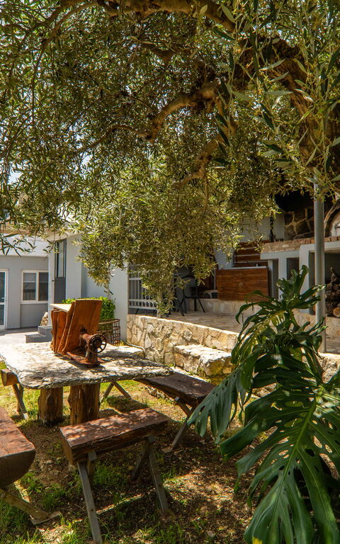 Villa Eftychia: Buitenshuis