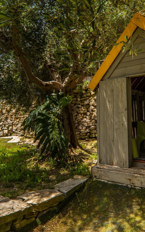 Villa Eftychia: Buitenshuis, Tuin