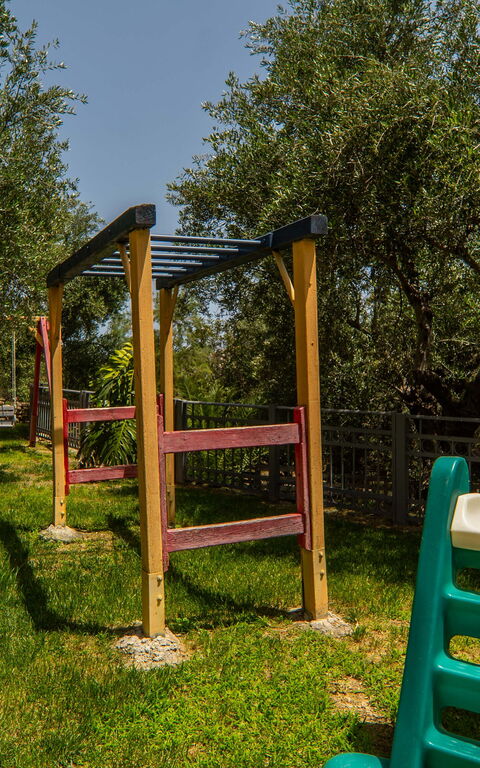 Villa Eftychia: Buitenshuis, Tuin