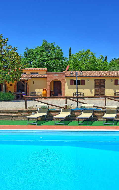 Zeffiro: Buitenkanten, Zomer, zwembad