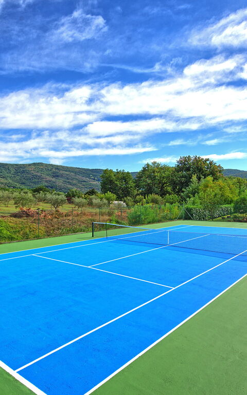 Zeffiro: Activiteiten, Buitenshuis