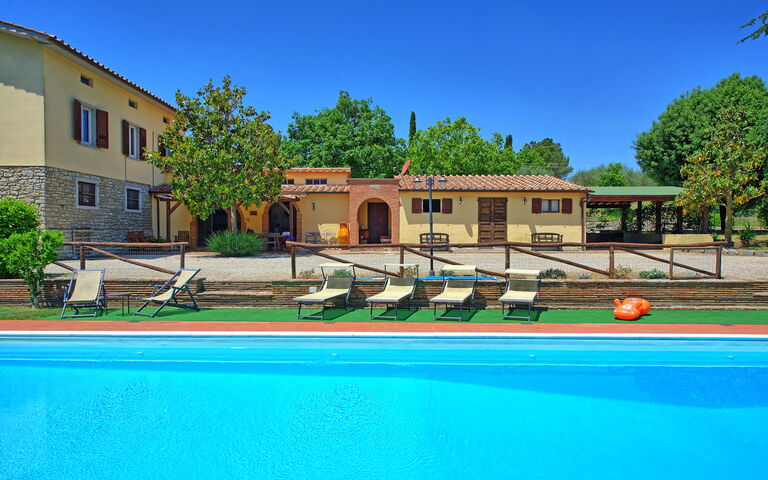 Zeffiro: Buitenkanten, Zomer, zwembad