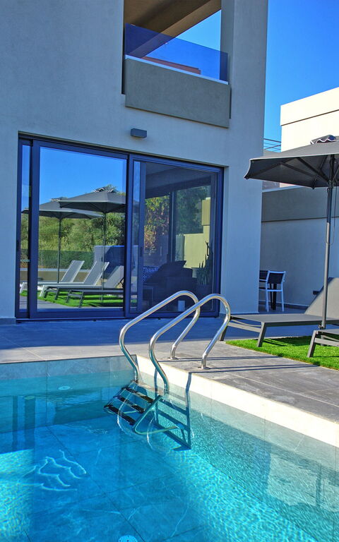 Villa Maripol: Buitenkanten, zwembad