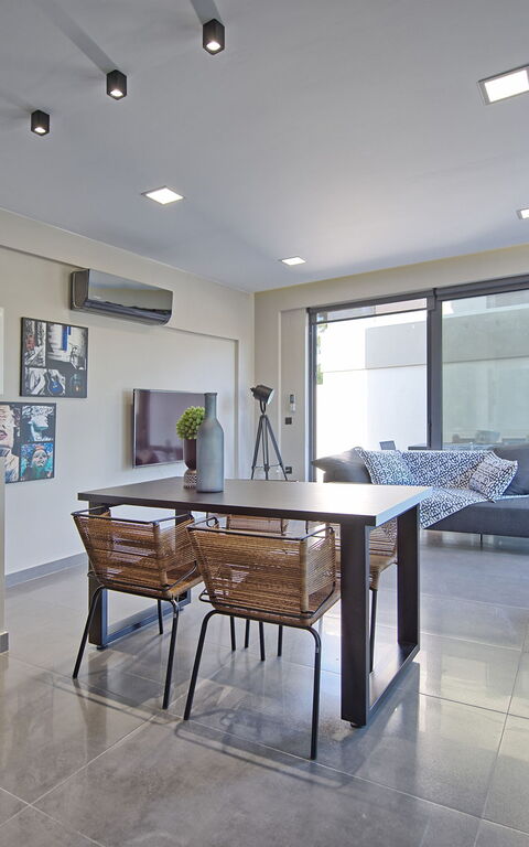 Villa Maripol: Lunchroom, Woonkamer