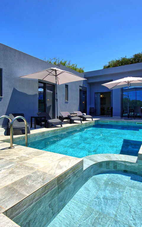 Villa Zaneti: Buitenshuis, Zomer, zwembad