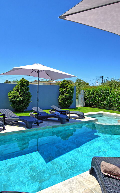 Villa Zaneti: Buitenshuis, Zomer, zwembad