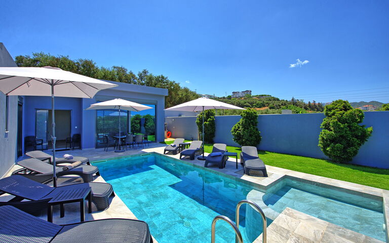 Villa Zaneti: Buitenshuis, Zomer, zwembad