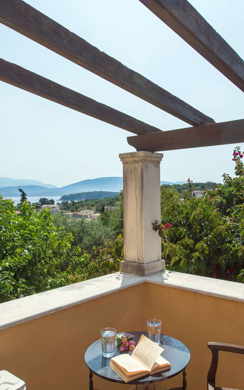 Villa Moyria: Balkon / terras / patio