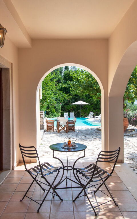 Villa Moyria: Balkon / terras / patio