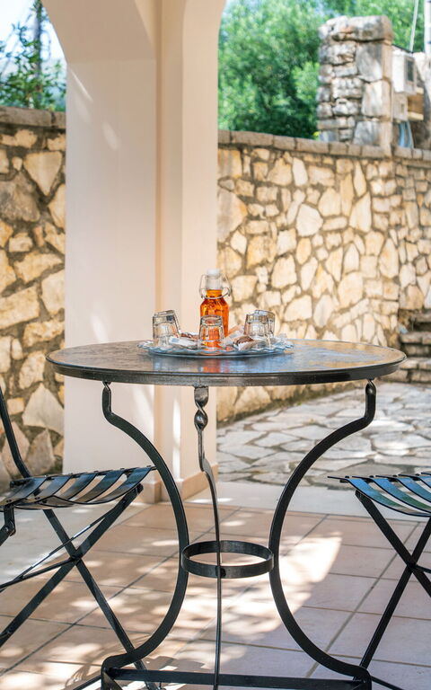 Villa Moyria: Balkon / terras / patio