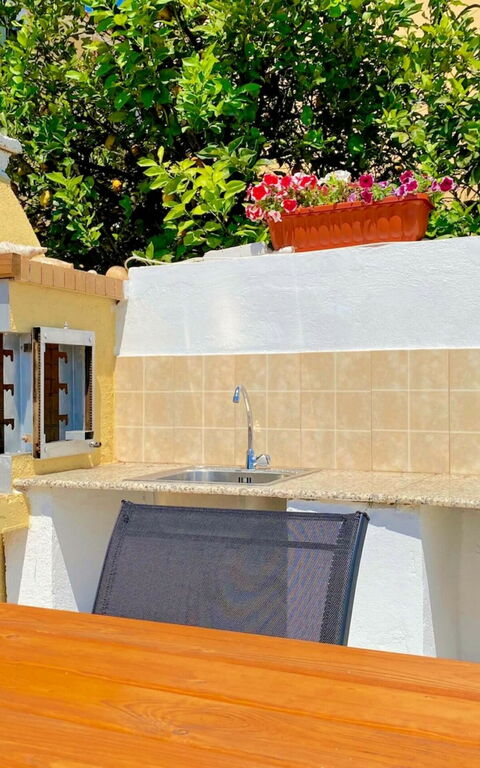 Villa Dinos: Balkon / terras / patio, Buitenshuis