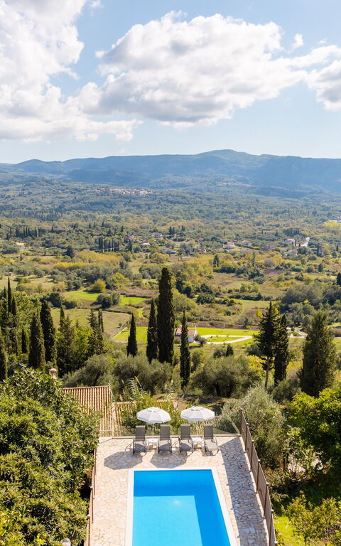 Villa Dinos: Keer bekeken, zwembad