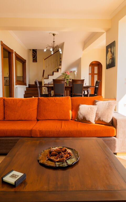 Villa Dinos: Woonkamer