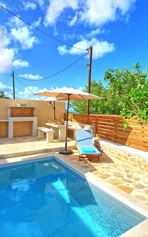 Villa Vicilla: Buitenshuis, zwembad