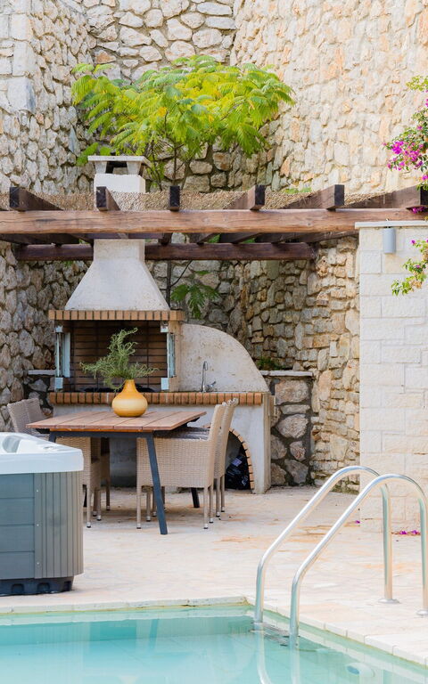 Villa Jacaranda: Buitenshuis, Zomer, zwembad