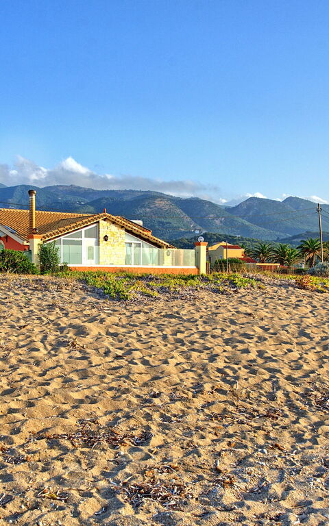 Beach Villa Athanasia: Buitenshuis