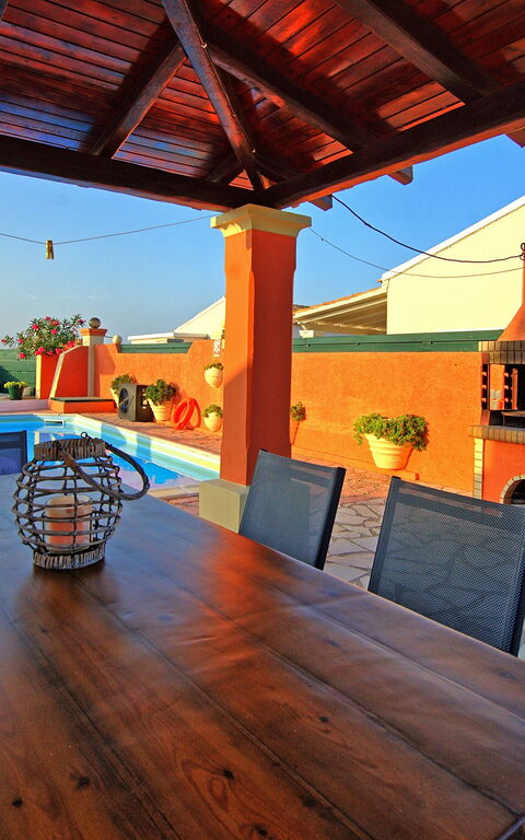 Beach Villa Athanasia: zwembad