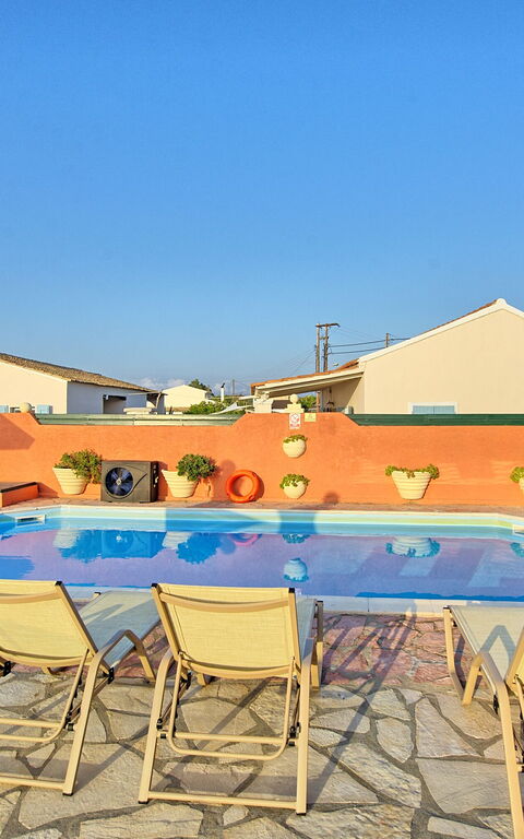 Beach Villa Athanasia: zwembad