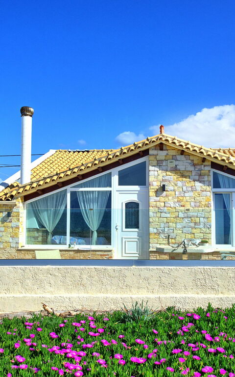 Beach Villa Athanasia: Buitenshuis, Zomer