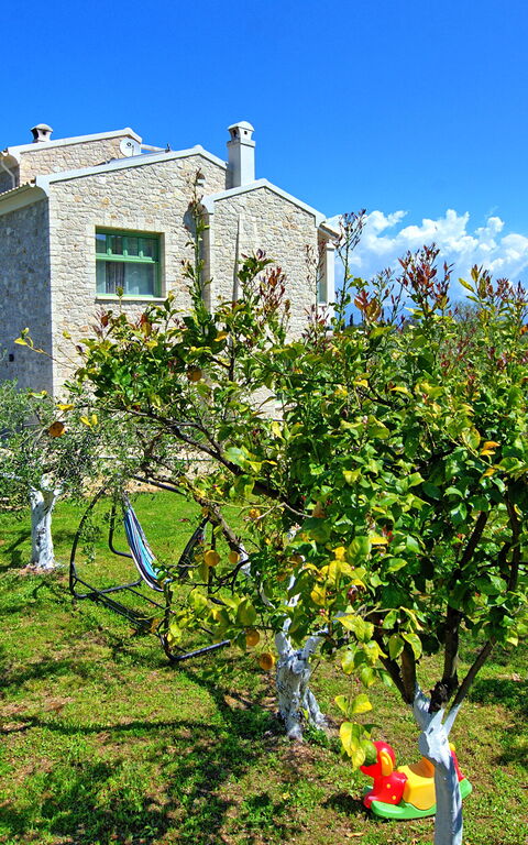 Villa Elaia: Buitenshuis, Keer bekeken, Tuin