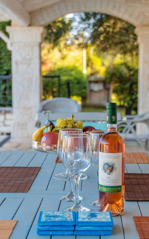 Villa Dimitris: Buitenshuis