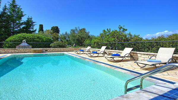 Villa Dimitris: Zomer, zwembad